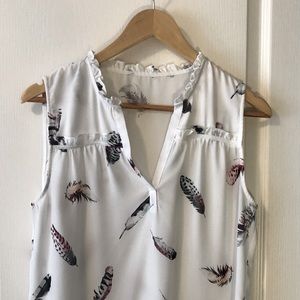 Reitmans XL Sleeveless blouse with feather print